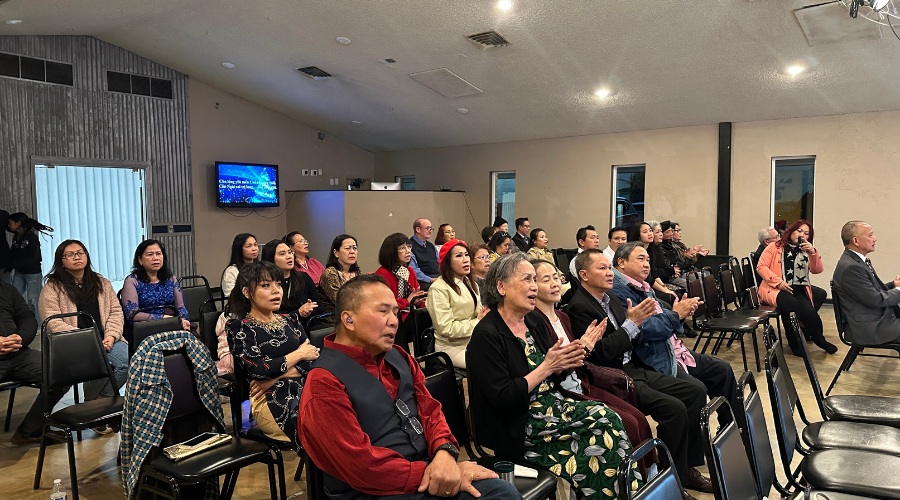 Vietnamese Outreach Mission worship service