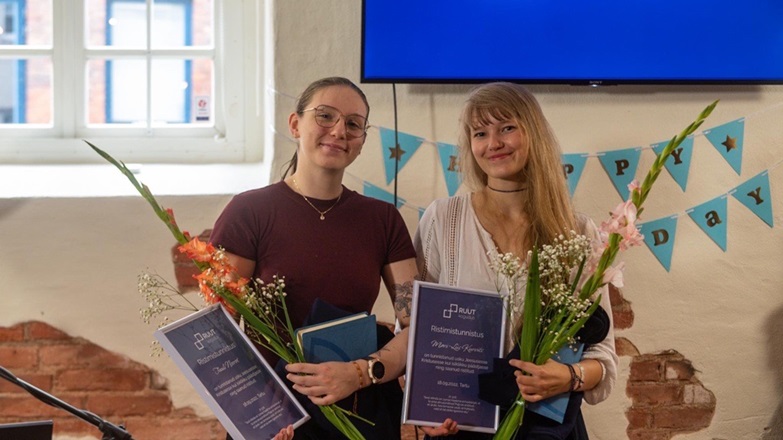 Estonians with bibles